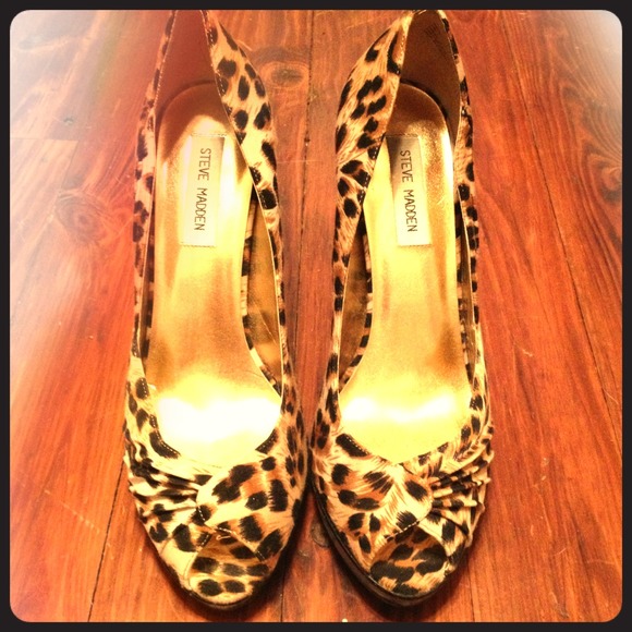 Leopard print Steve Madden peep toes