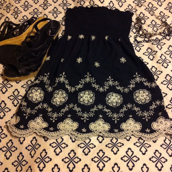 Eyelet detail top