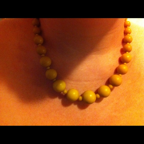 🌟SOLD🌟Mustard colored beaded necklace