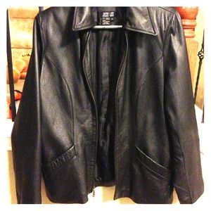 For @ruthquin. Black leather jacket sz M.