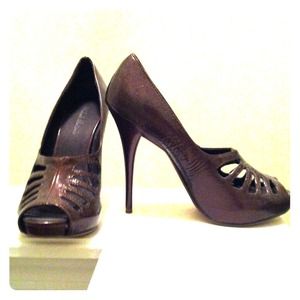 Michael Antonio brown peep toe pumps