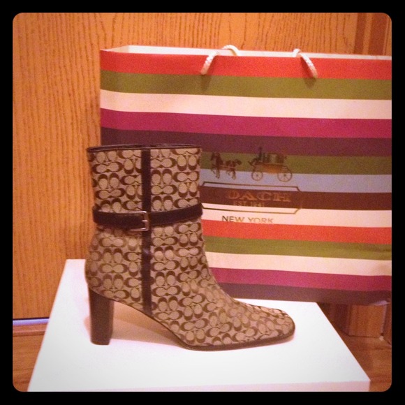 Authentic Coach Boots!*Final Reduction*