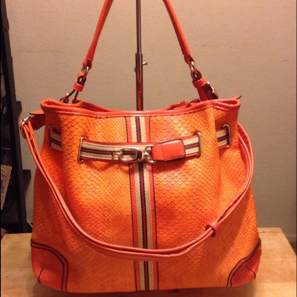 Gorgeous Orange Leather Handbag🌼