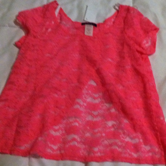 Bright pink open back lace top - Picture 1 of 3