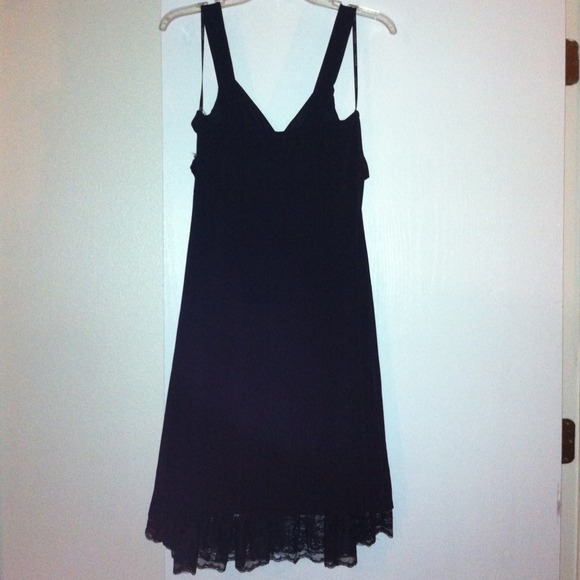 Dress - Picture 3 of 4