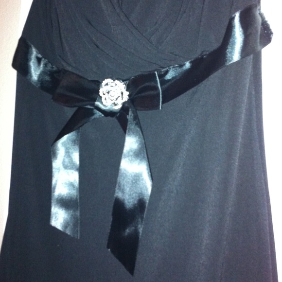 Dress - Picture 4 of 4