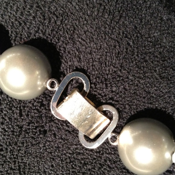 TRADED to @lbjb413* Large Bauble Necklace - Picture 2 of 4