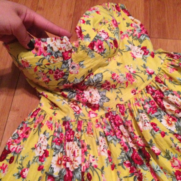 SOLD ✌️Floral Spring Dress🌸🌺🌹💐 - Picture 2 of 4