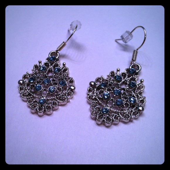 😊SOLD😊Silver Chandelier Earrings