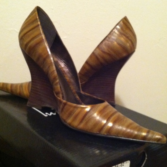 💕SOLD💕.  Zebra embossed wedge pump