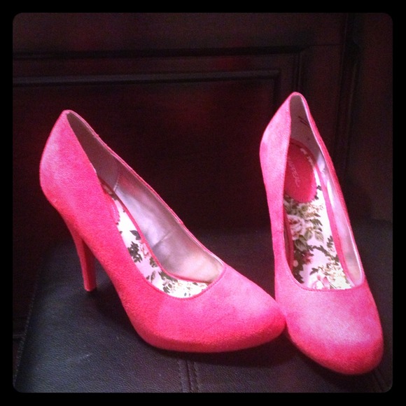 X-Appeal size nine (9) hot pink micro fiber heels.