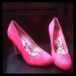 X-Appeal size nine (9) hot pink micro fiber heels.