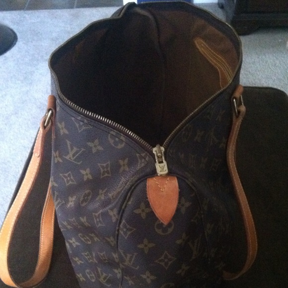 ***✨SOLD✨Authentic Louis Vuitton Purse*** - Picture 3 of 4