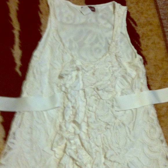 White floral lace tank top