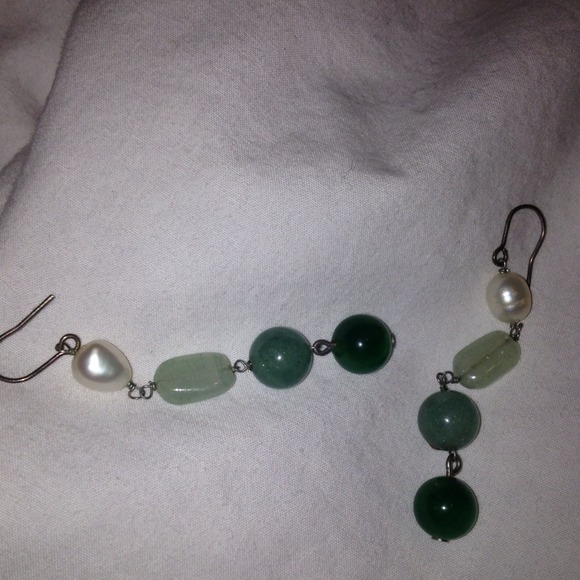 Sold ! Jade & fresh water pearl earrings with