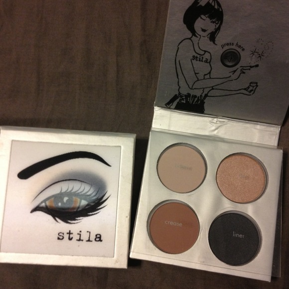 **SOLD IN BUNDLE***Stila eyeshadow palette