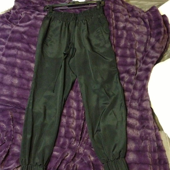 **Reduced***Super comfy silk bcbg dress pant - Picture 1 of 3