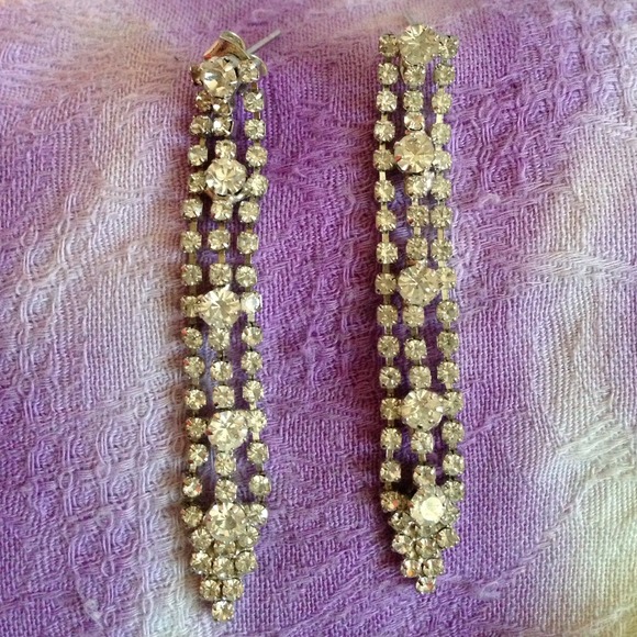 ❌SOLD❌Dangling Crystal Earrings