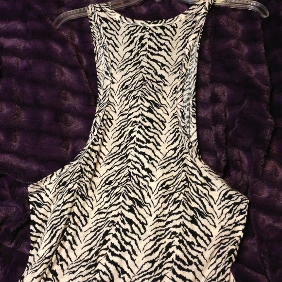 ***Reduced***BCBG zebra print tank top - Picture 3 of 4