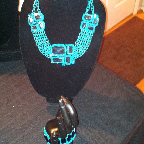 Island Blue Bracket Necklace Set. - Picture 1 of 3