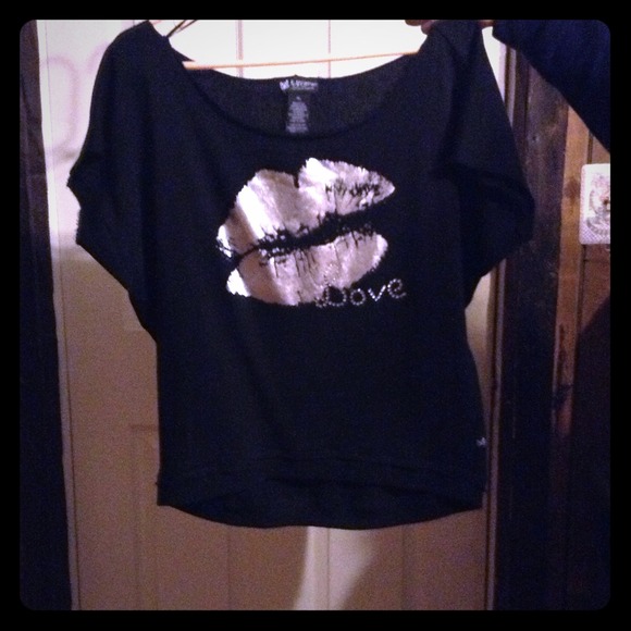 Black shirt