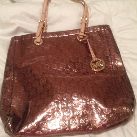 Micheal kors tote $$$reduced$$$.