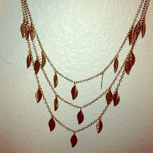 Gold Leaf Necklace - Picture 1 of 1