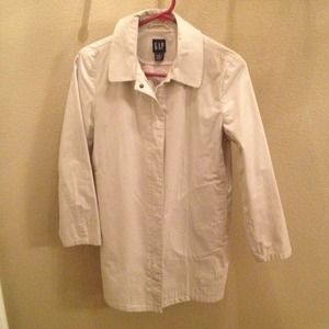Cute GAP khaki knee length trench coat, size S