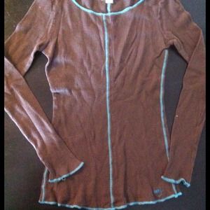 Brown, long sleeve Roxy tee.