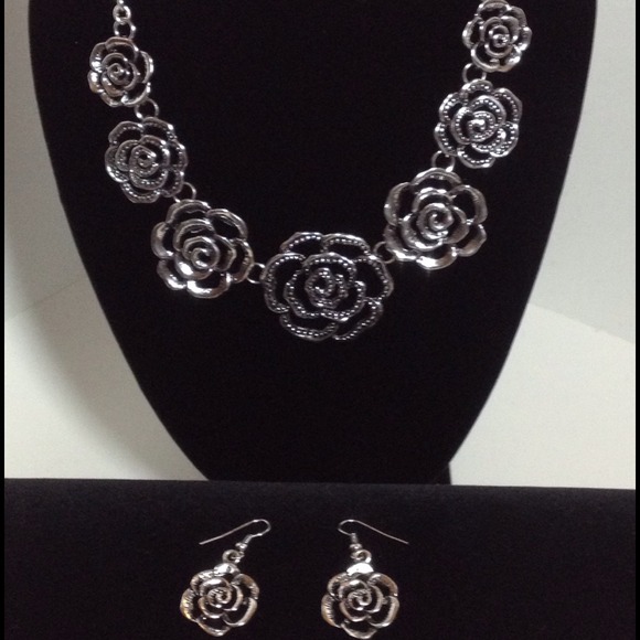 Flower and earrings set - Picture 1 of 1