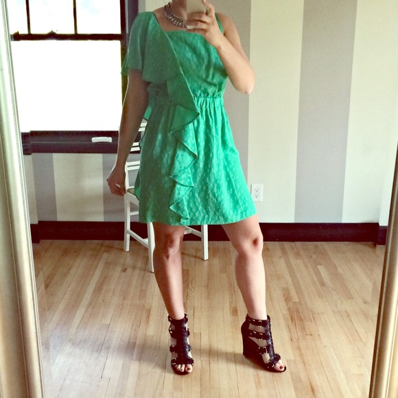 Dresses & Skirts - REDUCED! Cynthia Steffe emerald green dress