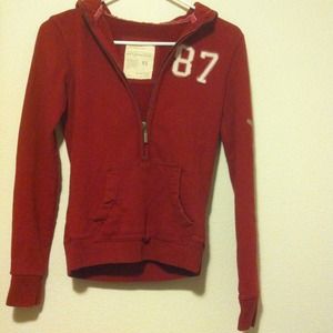 Aéropostale half zip up sweatshirt.