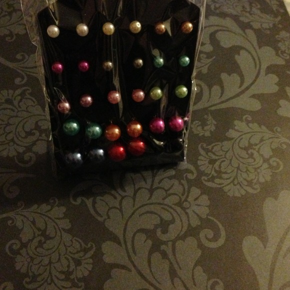 Pearl like earrings