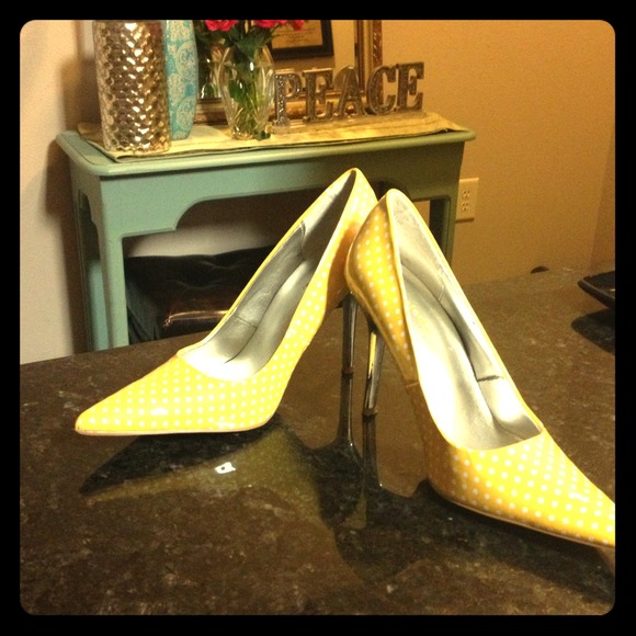 Sold!! Totally cute heels!