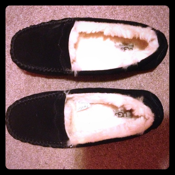 Black ugg moccasins