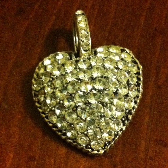 🌟SOLD🌟BLING heart pendant