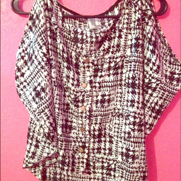 🎀REDUCED Houndstooth like bat wing shirt