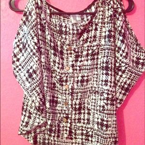 🎀REDUCED Houndstooth like bat wing shirt