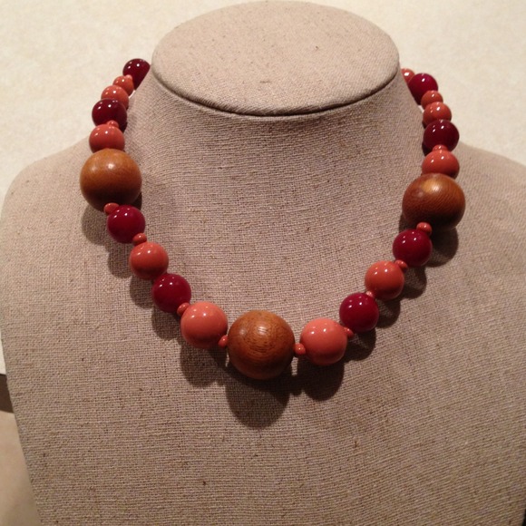 SOLD❗❗❗❗❗Banana Republic Beaded Neckace