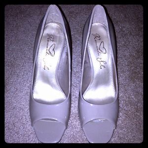 🔹RESERVED🔹Nude open toe heels in size 8
