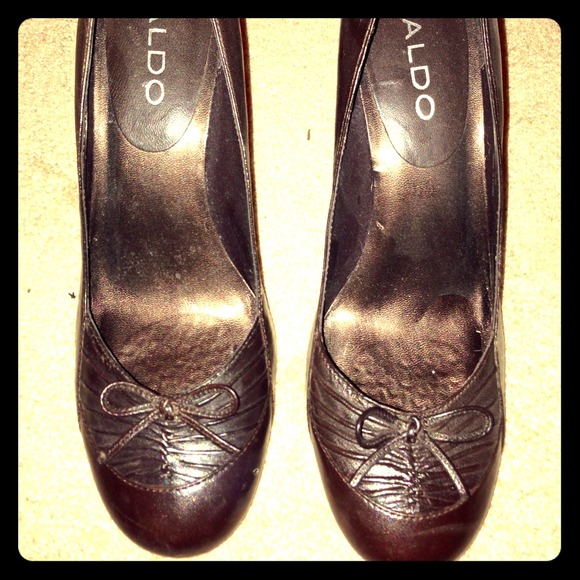 Adorable chocolate brown heels size 8
