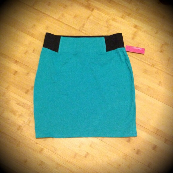 ❌SOLD❌ NWT teal turquoise bandage fitted skirt M