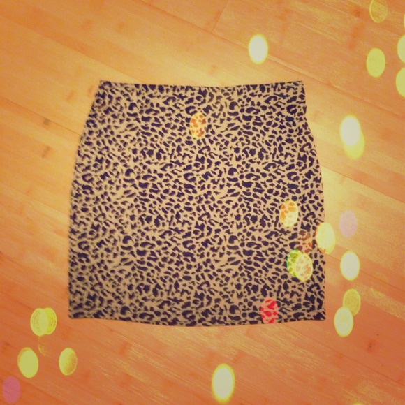 SOLD Sans Souci leopard print fitted bandage skirt