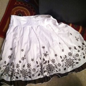 BUNDLE😁White skirt brown embroidery