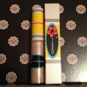 🚫Trade🚫MAC surf baby lipglass in Girl On Board