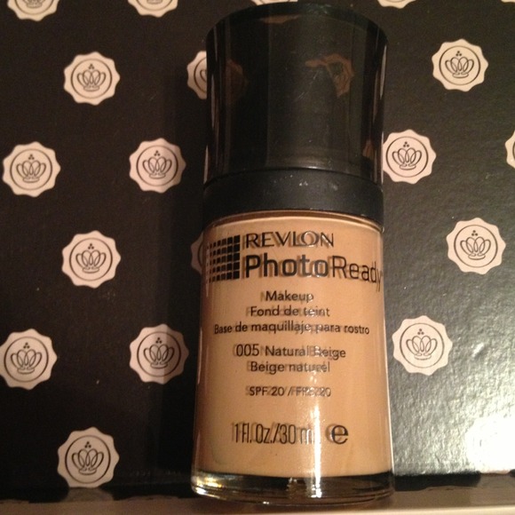 🚫Sold🚫Revlon Photo Ready foundation in005