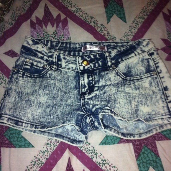 TRADED***Acid wash shorts