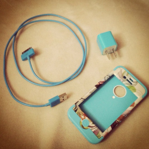 iPhone 4/4s case, charger, plug-in