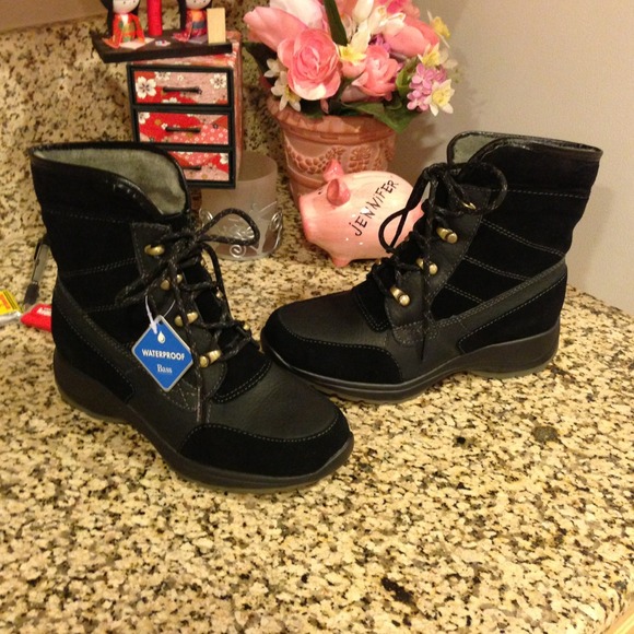 bass Shoes - ❣HOST PICK❣ Bass waterproof boots 