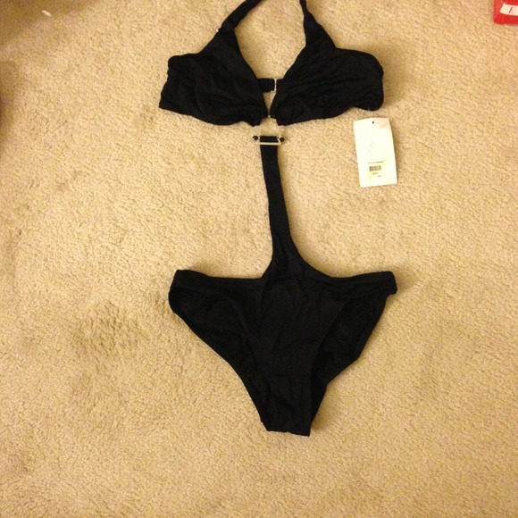 🎉Reduced🎉sexy cut out swimsuit with jewel detail